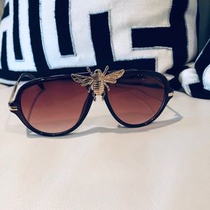 🐝 sunglasses